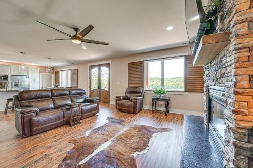 Unique Stay Barndominium Near Rough River Lake! in Fentress McMahan, USA