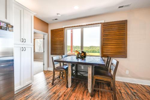 Unique Stay Barndominium Near Rough River Lake! in Fentress McMahan, USA