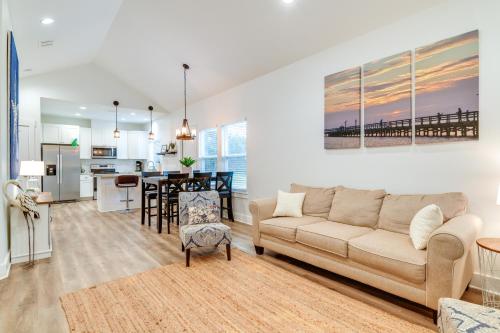 1 Mi to Beach: Retreat w/ Large Yard in Rockport in Holiday Beach (TX)