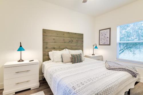 1 Mi to Beach: Retreat w/ Large Yard in Rockport in Holiday Beach (TX)
