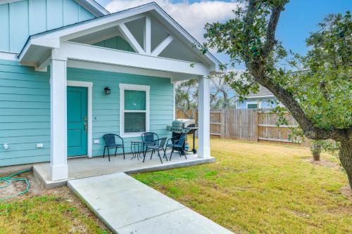 1 Mi to Beach: Retreat w/ Large Yard in Rockport in Holiday Beach (TX)