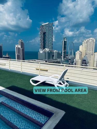 Gorgeous Sea View from 2BR w Rooftop Pool, Dubai