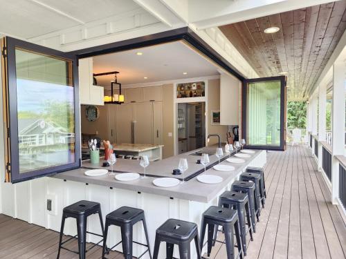 Hollywood Manor House in Cottage Lake (WA)