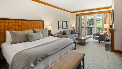 1332 Lodge At Spruce Peak Ski in Ski Out King Studio in Stowe, USA