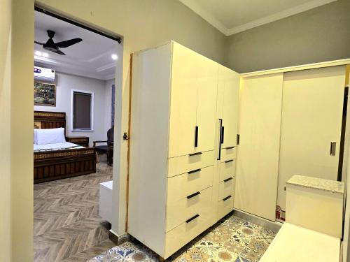 Stylish Independent 3-Bedroom House in Bahria Town - image 12