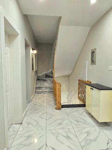Stylish Independent 3-Bedroom House in Bahria Town - image 4