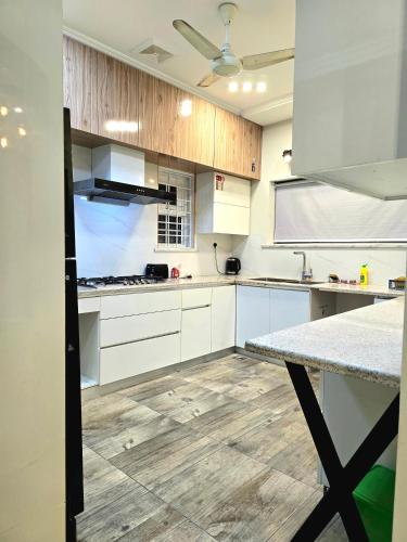 Stylish Independent 3-Bedroom House in Bahria Town - image 8