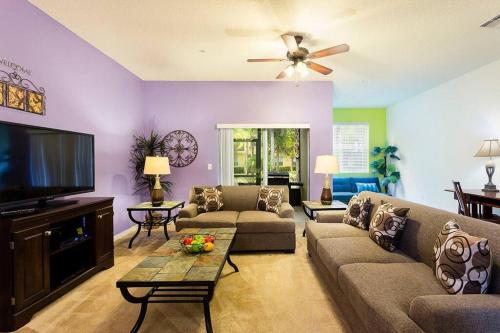 3BR Home 1,5 mi to Disney Lagoon Pool, Spa & Gym in Orlando, USA