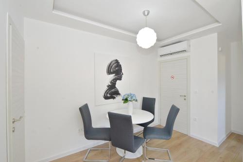 Pearl Shell Apartments - image 2