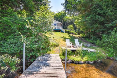 Breathtaking Newbury Cottage with Deck on Chalk Pond - image 7