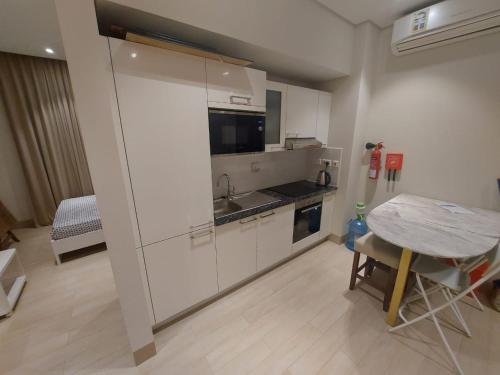One-Bedroom Apartment image 2