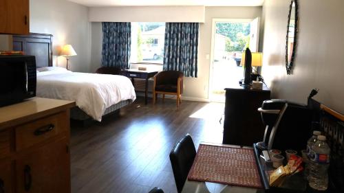 Skylite Motel in Parksville