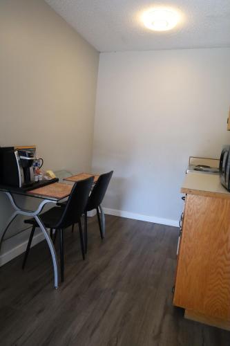 Skylite Motel in Parksville