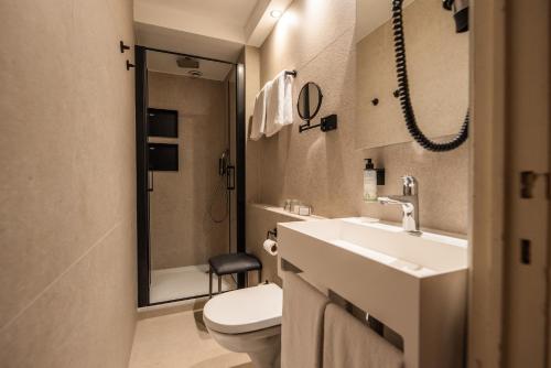 Logis Hostellerie De La Claire Fontaine - main image