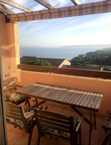 Appartement vue mer imprenable avec piscine - Location saisonnière - Saint-Raphaël