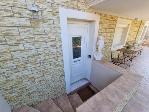 Indgang, Prince Apartments in Limnos