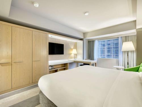 Premium King Room - Non-Smoking image 5