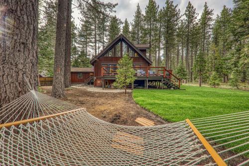 Eclipse Retreat at Tahoe Park - Hot Tub - Fenced Yard & steps to HOA Access Eclipse Retreat at Tahoe Park - Hot Tub - Fenced Yard & steps to HOA Access