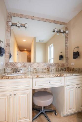Deluxe Duplex in Roscoe-Wrigley with Free Parking in Chicago, USA