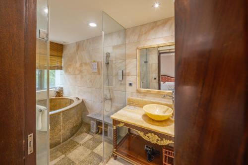 room detail thumbnail 2