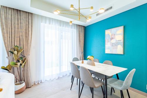 Luxury 3BR 2storey Villa with Garden in Damac Hills, Dubái (foto 7)