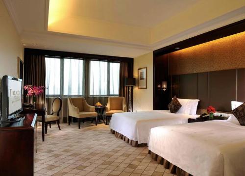 Superior Twin Room image 3