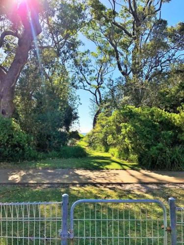Apartment - Ground Floor room in On Collingwood Beach by Book Jervis Bay - Downstairs Apartment - 50m From THE Water