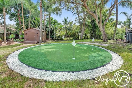 8BR Luxury Villa w Amazing Pool & Basketball in Southwest Ranches, USA