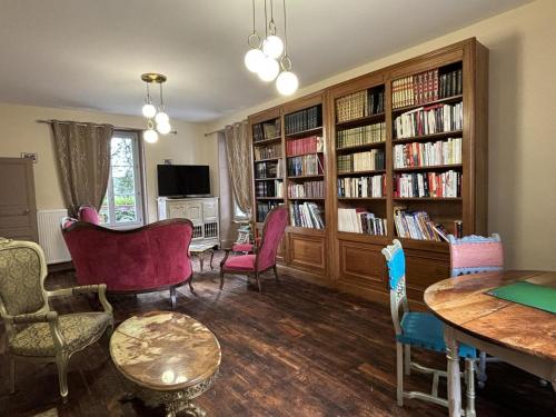 Maison Bourgeoise 1830, Vue Château, Spa, Animaux Bienvenus, Jardin - FR-1-489-541 (Maison Bourgeoise 1830, Vue Chateau, Spa, Animaux Bienvenus, Jardin - FR-1-489-541) in 貝布爾河畔雅利尼