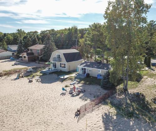 Beach Club of Oscoda - All 4 Beachfront Cottages in Oscoda, USA