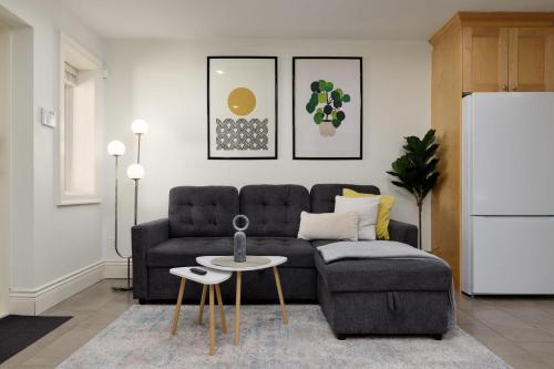 2 Br basement suite Melbourne Av in North Vancouver, Canada
