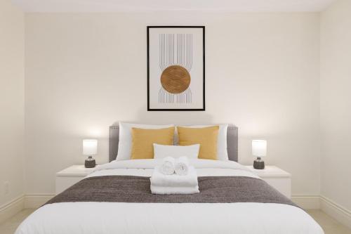 2 Br basement suite Melbourne Av in North Vancouver, Canada