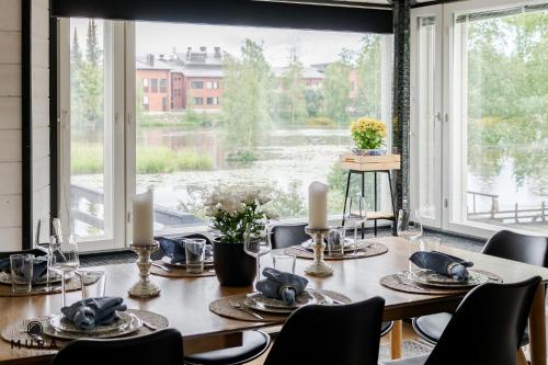 . Villa Gaia - Luxury villa with jacuzzi and beach close to trainstation 10 minutes from Tampere city! 1,5 hours to Helsinki