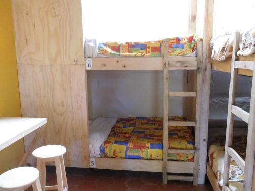 6 twin beds