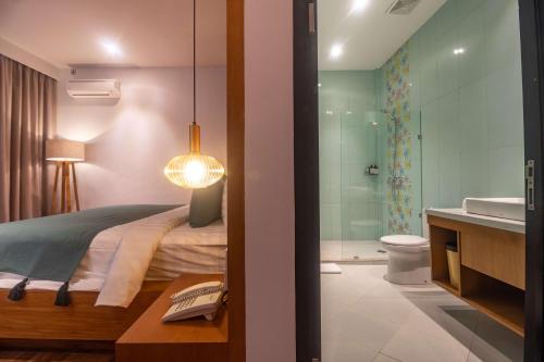 Deluxe Double Room with Balcony image 1
