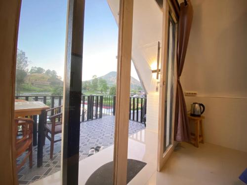 Balcony/terrace, Batur Homestay and Lodge in Kintamani