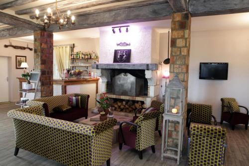 Közös társalgó / TV, Logis Hotel Les Nympheas in Chaufour Les Bonnieres