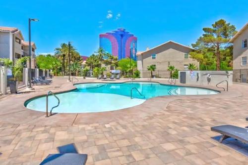 UPGRADED & STYLISH, POOL, HOT TUB, WALK TO STRIP!, Las Vegas (Foto 4)