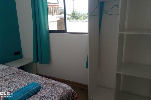 Habitación matrimonial con baño (Habitacion matrimonial con bano) in Arkidona