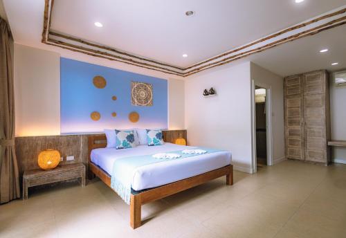 room detail thumbnail 1