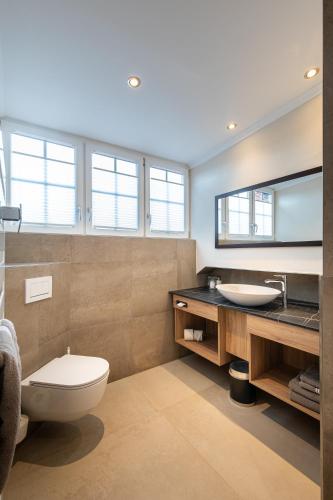 Junior Suite with Balcony image 4