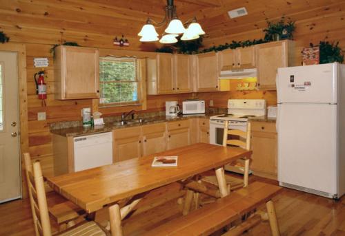 Honey Bear Hideaway - image 2