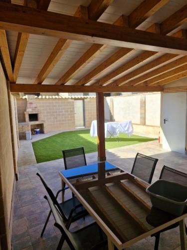 Casa Rural LA MIELGUERA in Villalkasar De Sirga