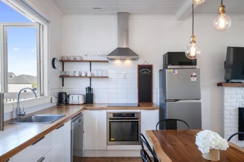 ทัศนียภาพภายนอกโรงแรม, Ocean Breeze - Foxton Beach Holiday Home in ฟ็อกซ์ตัน บีช