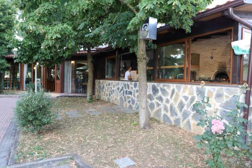 ทัศนียภาพภายนอกโรงแรม, Hotel ANTONIA in คอมบินัต