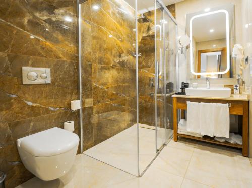 Vespia Hotel Room Type - Deluxe Double or Twin Room