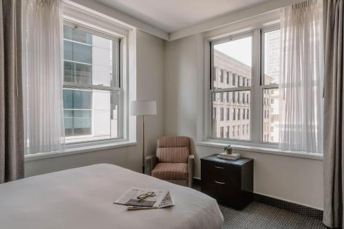 Superior Queen Room image 6