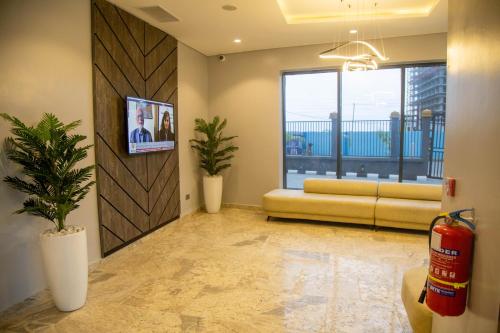 Shared lounge/TV area, Hotelinn Oniru in Victoria Island