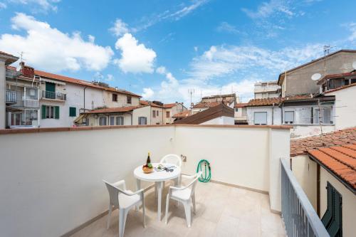 Apartment with Balcony image 3
