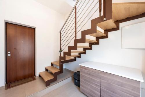 One-Bedroom Apartment image 2